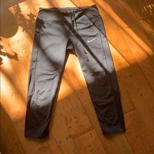 Nike capri leggings with pockets